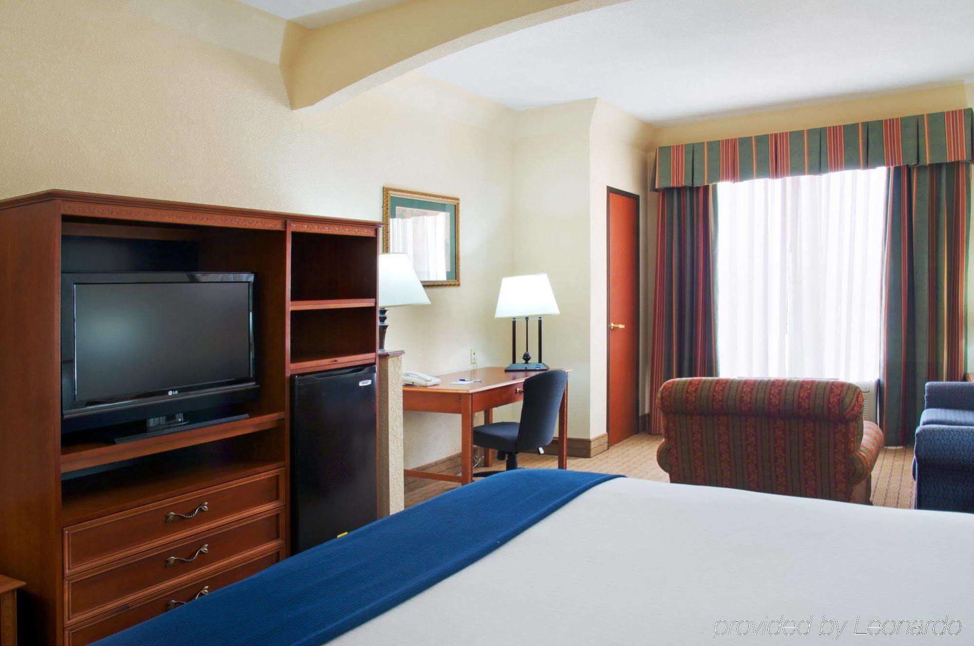 Holiday Inn Express & Suites Houston - Memorial Park Area By Ihg Exterior photo