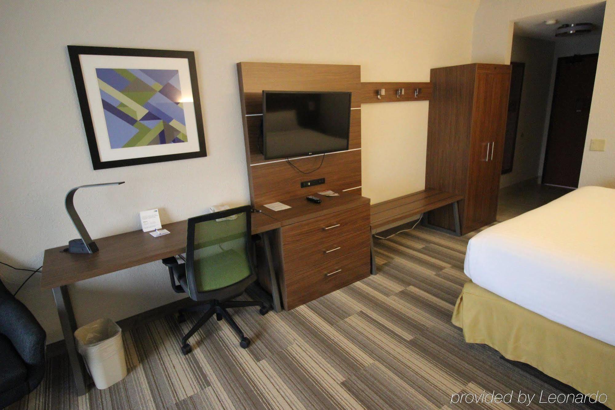Holiday Inn Express & Suites Houston - Memorial Park Area By Ihg Exterior photo