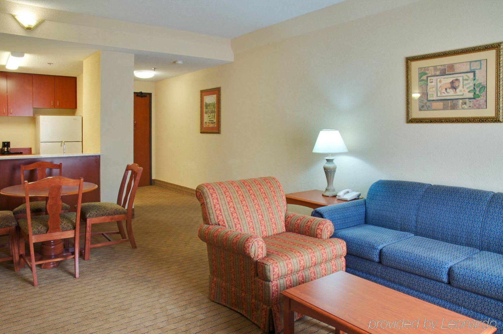 Holiday Inn Express & Suites Houston - Memorial Park Area By Ihg Room photo