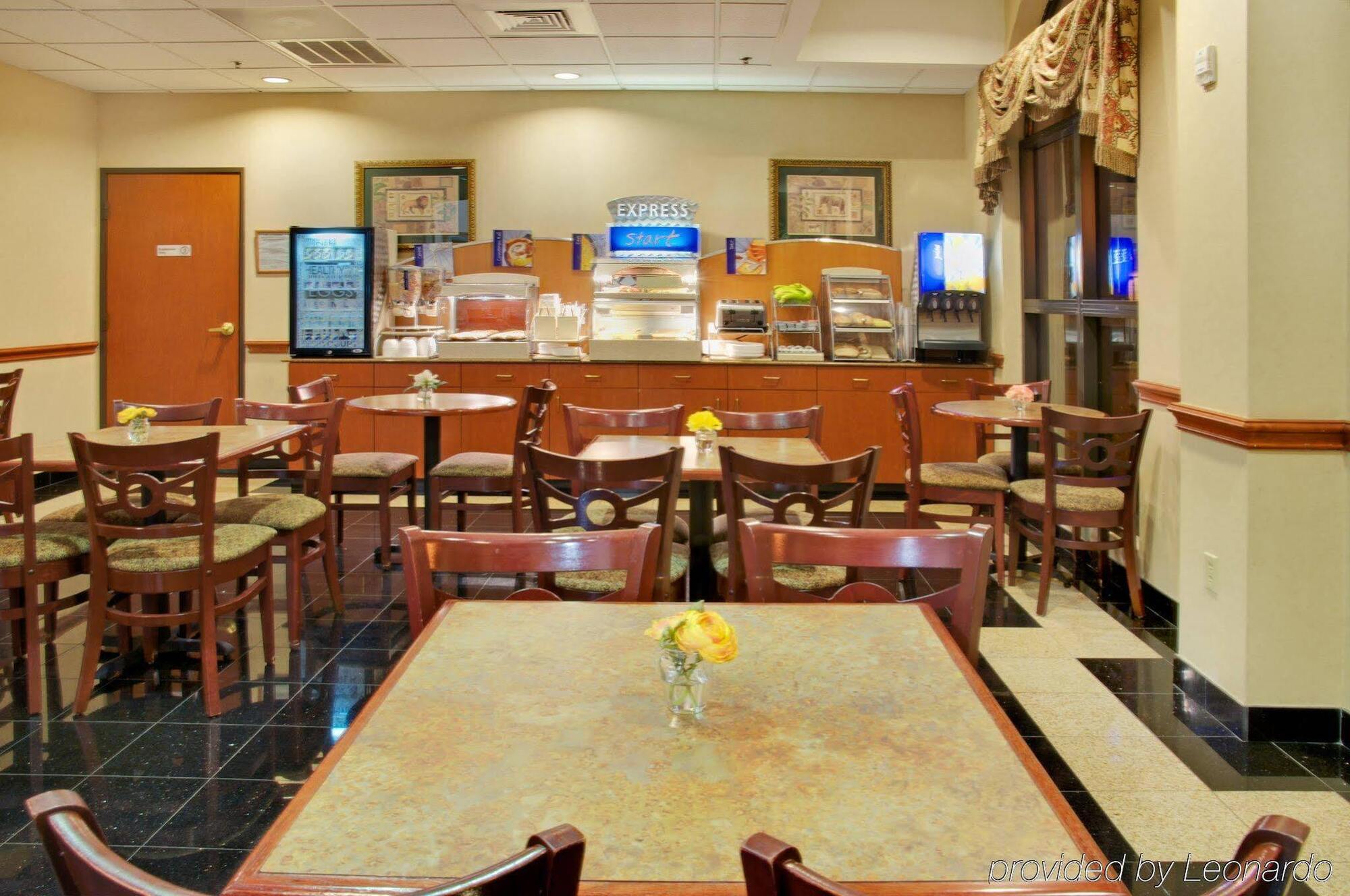 Holiday Inn Express & Suites Houston - Memorial Park Area By Ihg Exterior photo