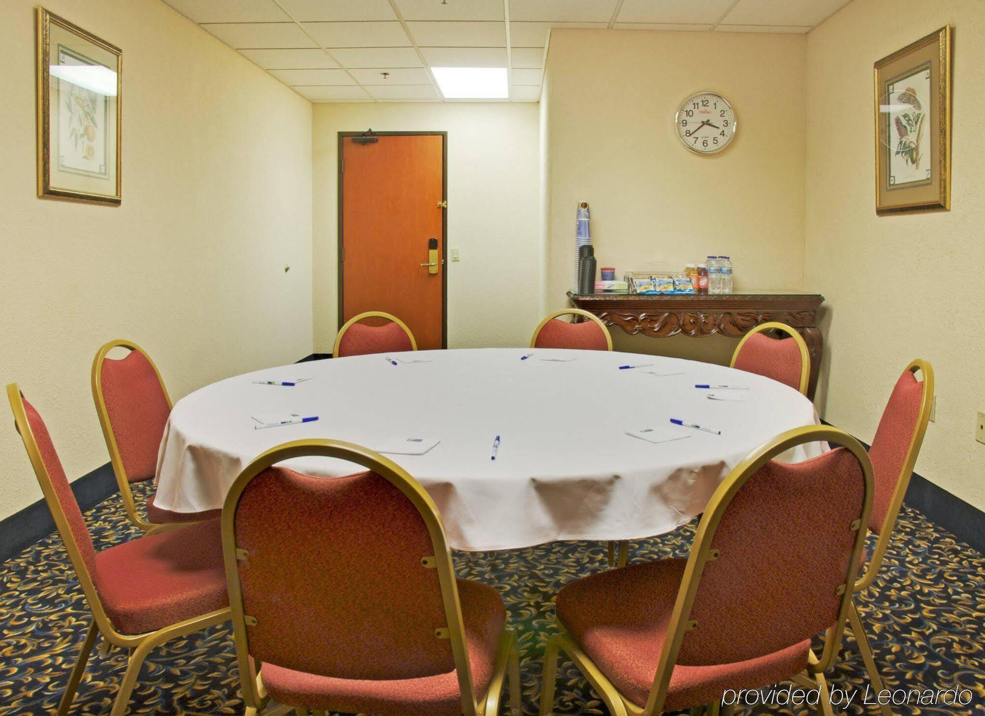 Holiday Inn Express & Suites Houston - Memorial Park Area By Ihg Exterior photo